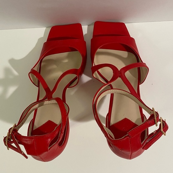ZBY Women's 8.5 Red Heels - Picture 3 of 7